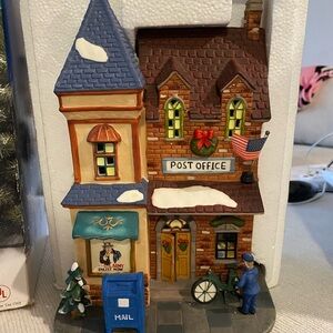 Heartland Valley Village Porcelain Christmas Collectable Lighted House